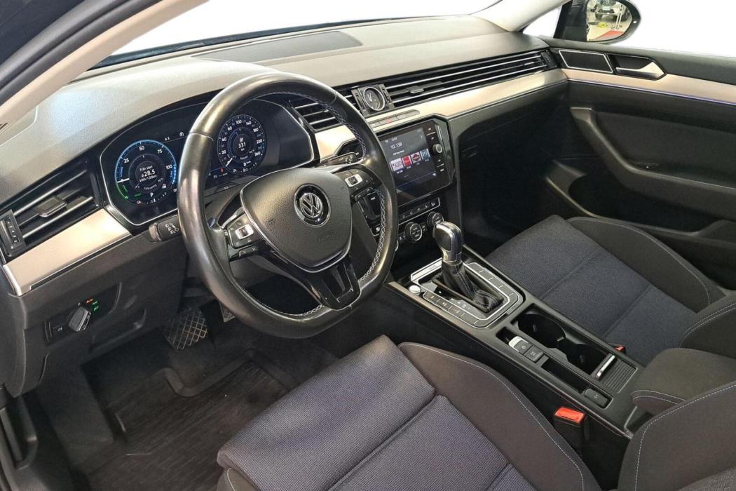 VOLKSWAGEN Passat 2018