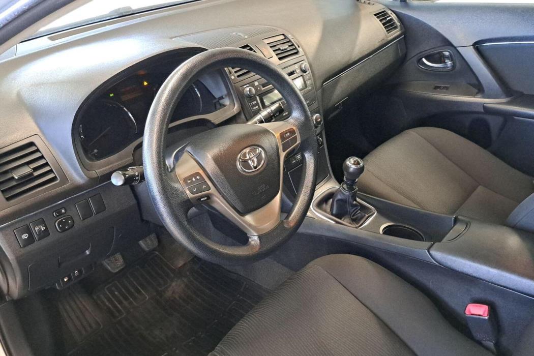 TOYOTA Avensis 2011