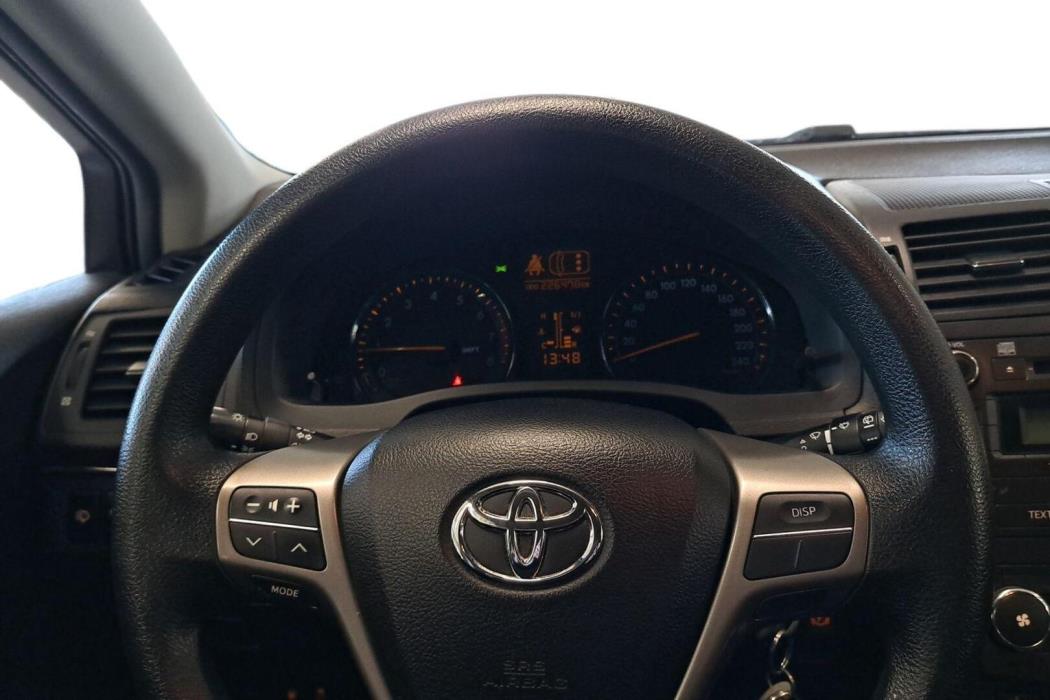 TOYOTA Avensis 2011