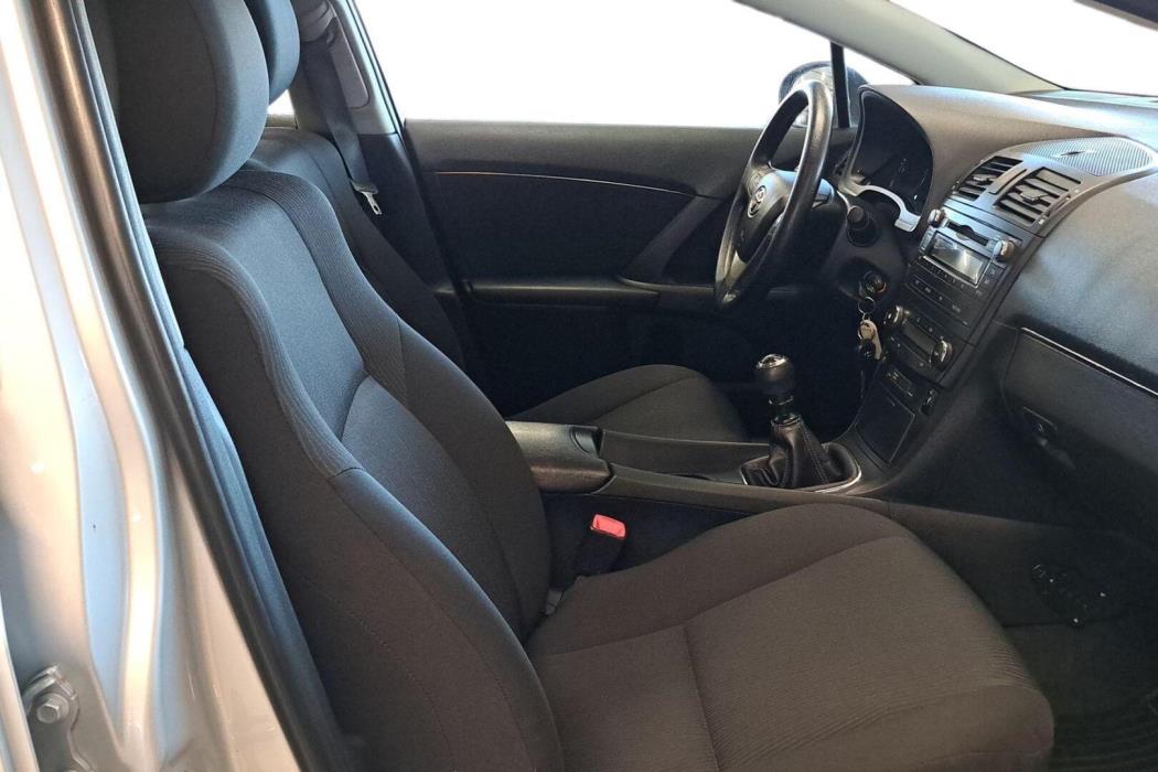 TOYOTA Avensis 2011