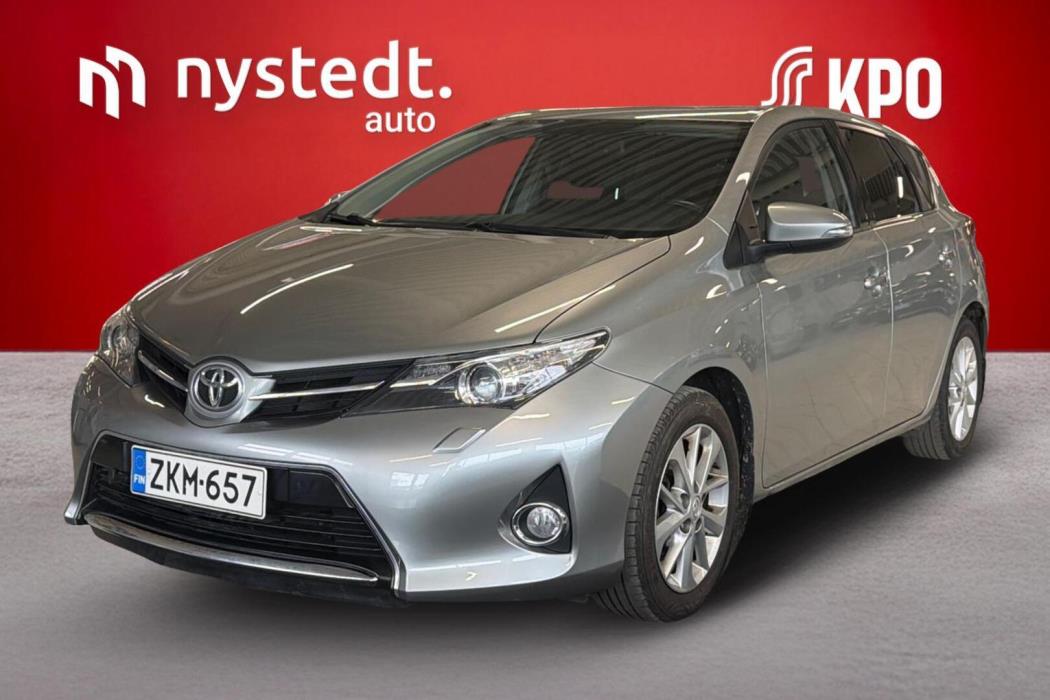 TOYOTA Auris 2015