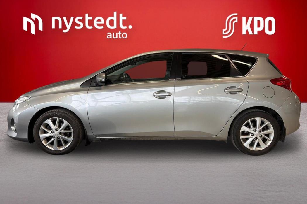 TOYOTA Auris 2015