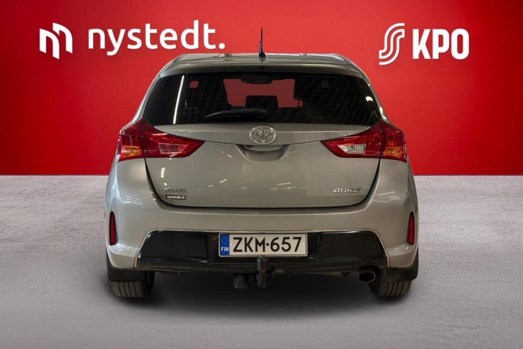 TOYOTA Auris 2015