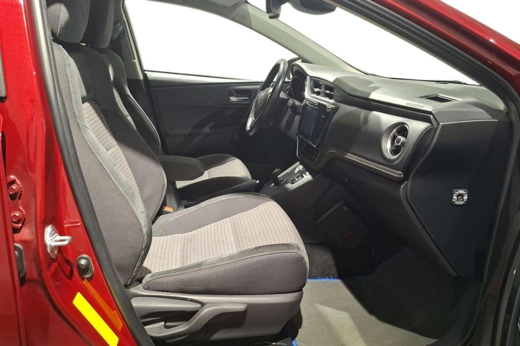 TOYOTA Auris 2017