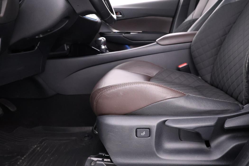 TOYOTA C-HR 2017