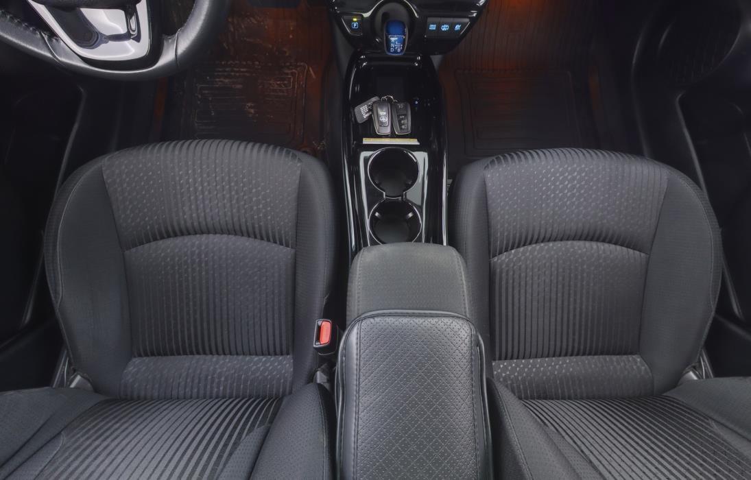 TOYOTA Prius Plug-in 2017