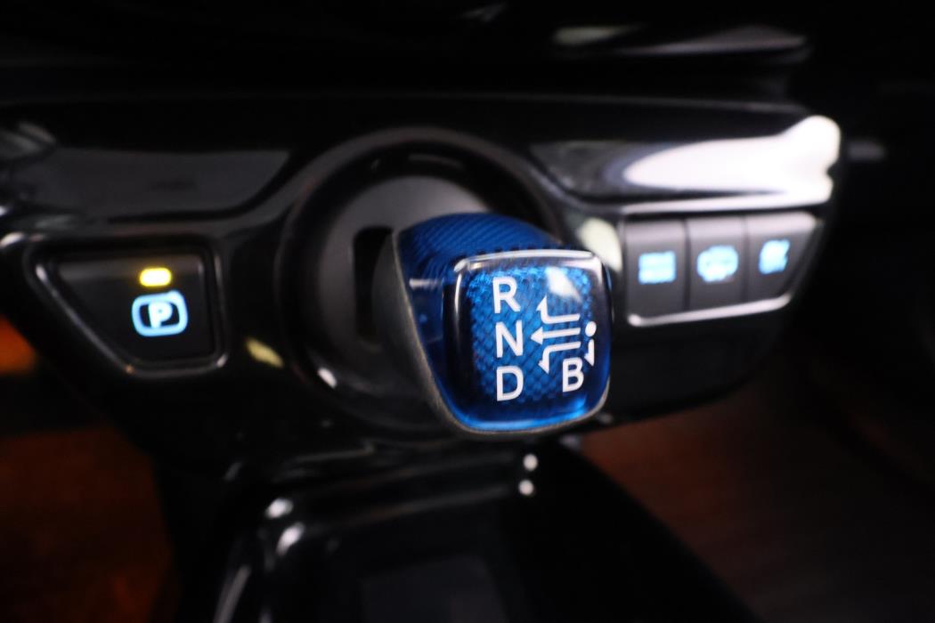 TOYOTA Prius Plug-in 2017