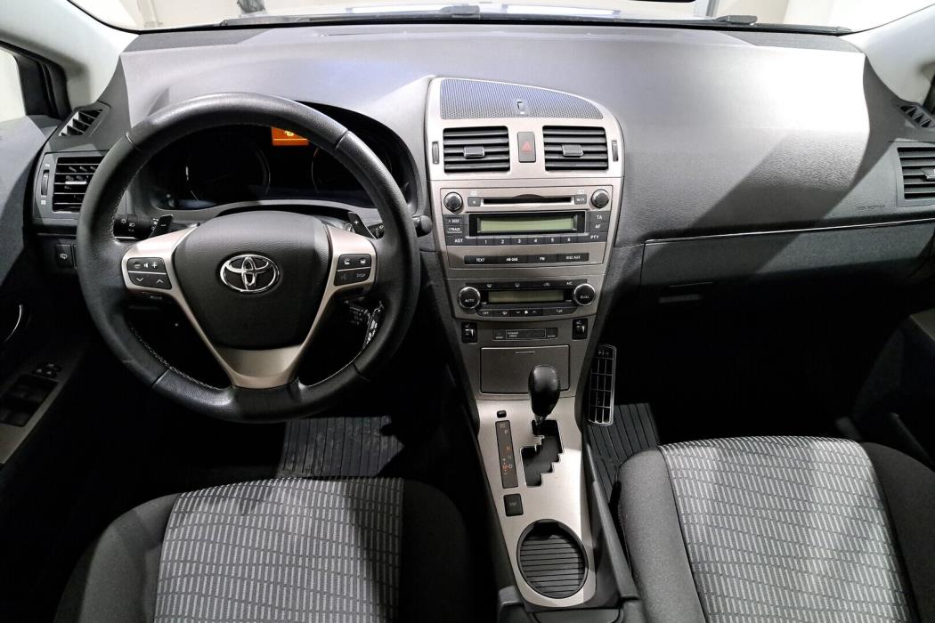 TOYOTA Avensis 2011