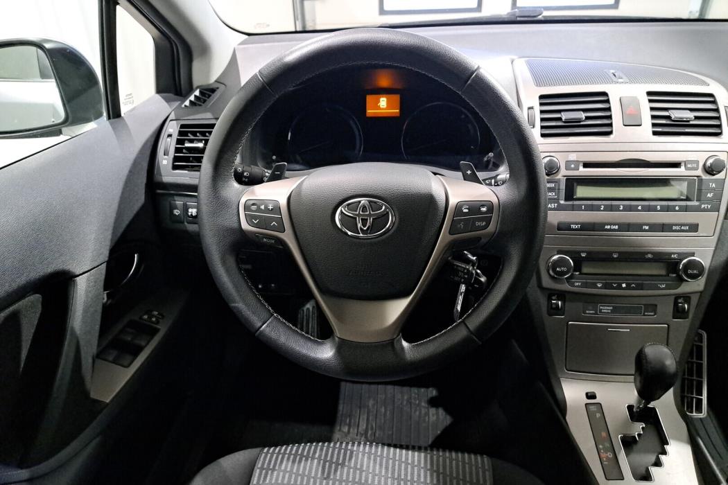 TOYOTA Avensis 2011