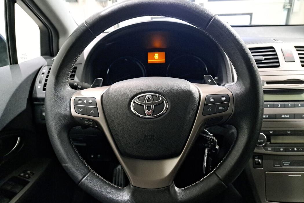 TOYOTA Avensis 2011