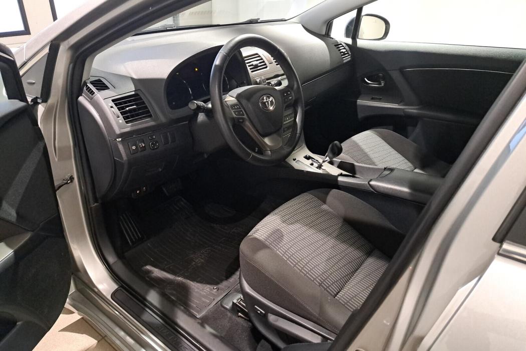 TOYOTA Avensis 2011
