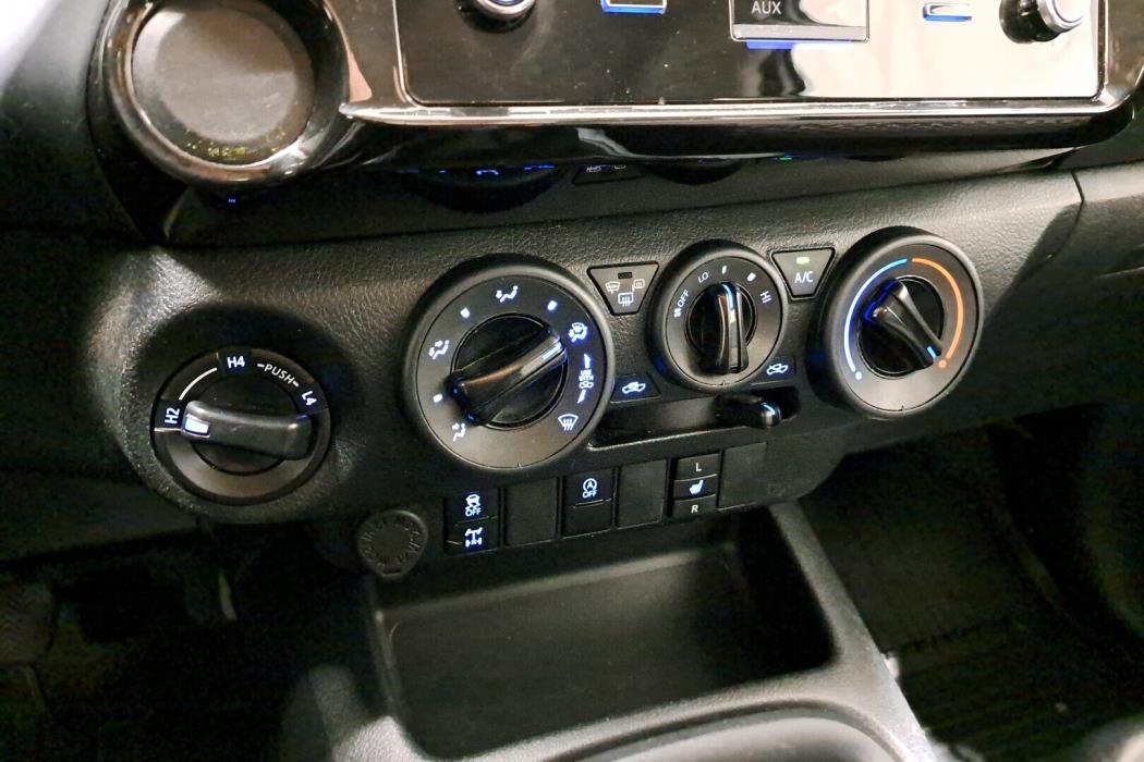TOYOTA Hilux 2021