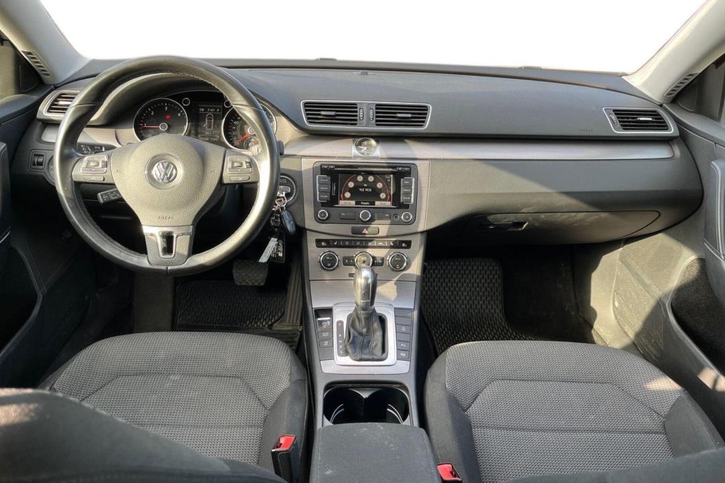 VOLKSWAGEN Passat 2012