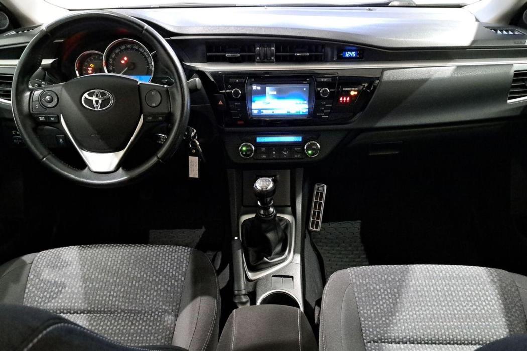 TOYOTA Corolla 2013