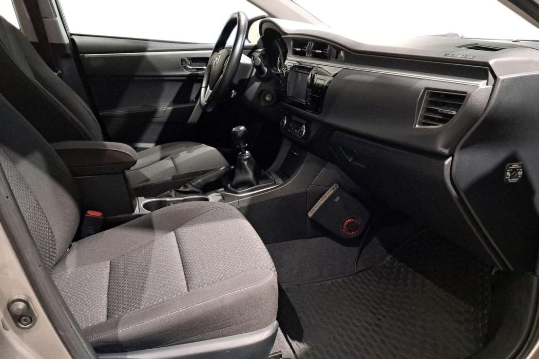 TOYOTA Corolla 2013