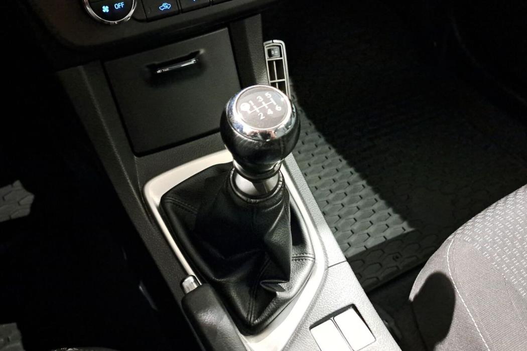 TOYOTA Corolla 2013