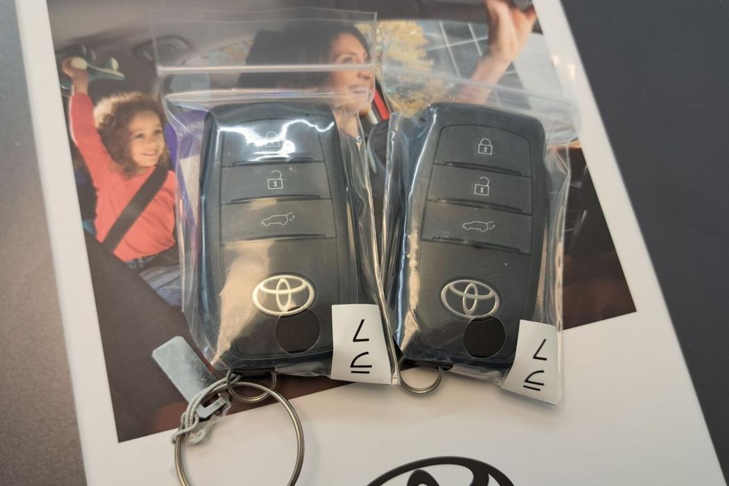 TOYOTA RAV4 PLUG-IN 2026