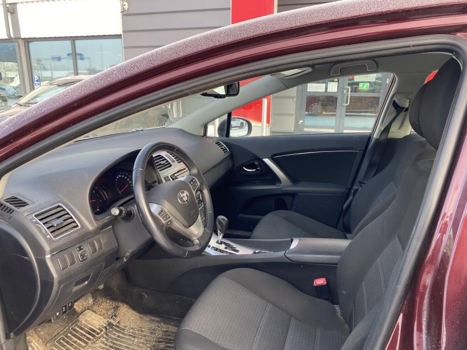 TOYOTA Avensis 2013