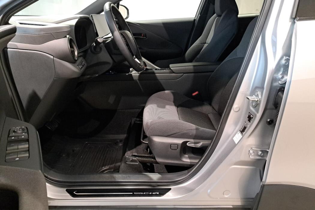 TOYOTA C-HR 2024