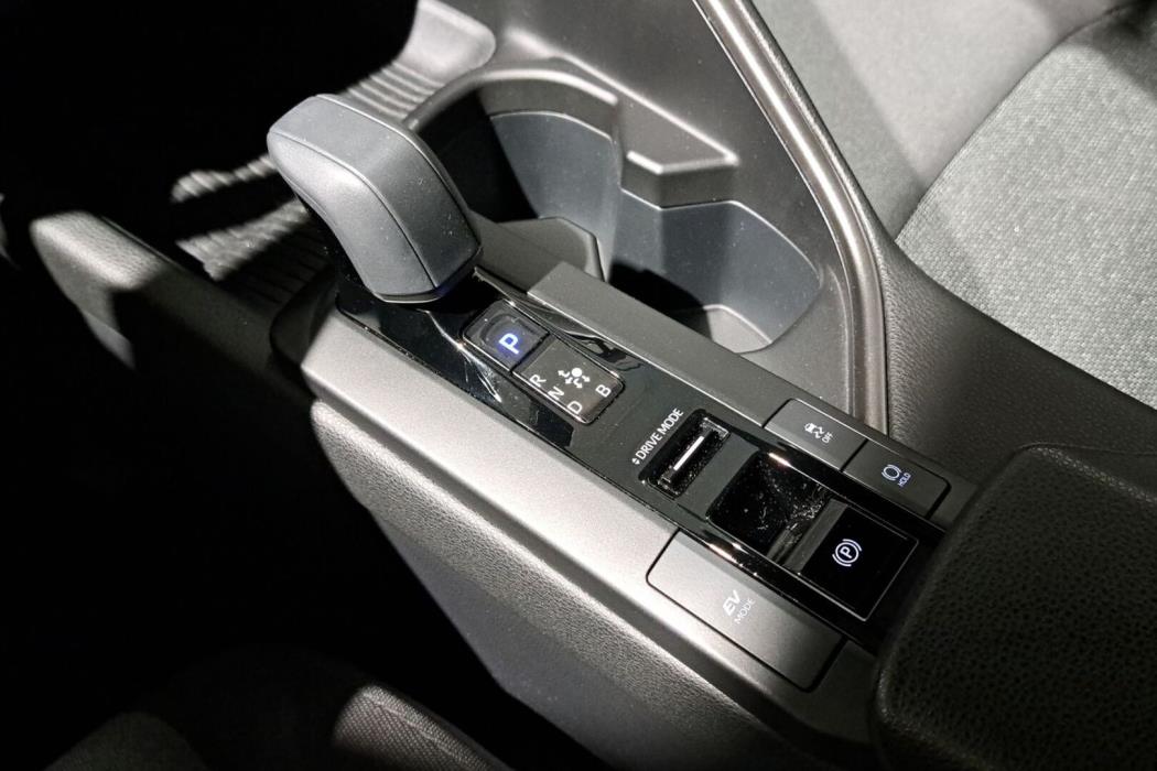 TOYOTA C-HR 2024