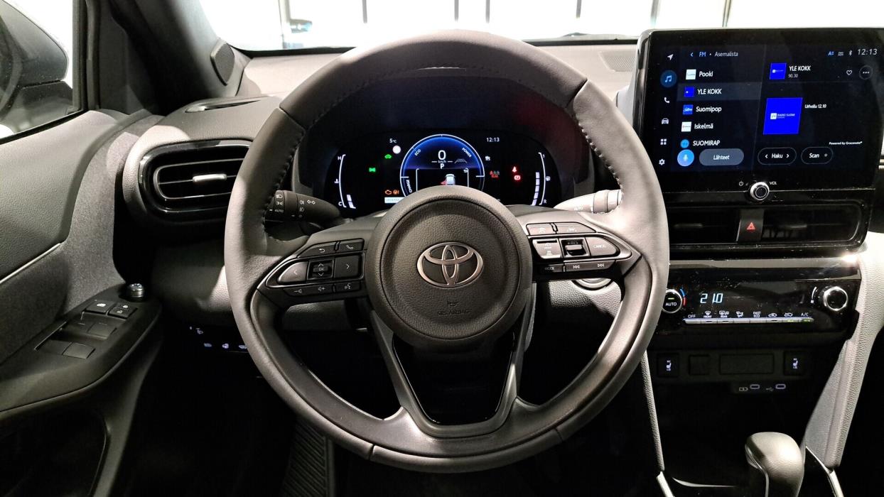 TOYOTA Yaris Cross 2025
