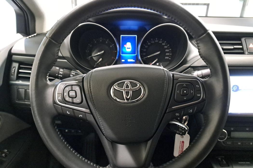 TOYOTA Avensis 2018