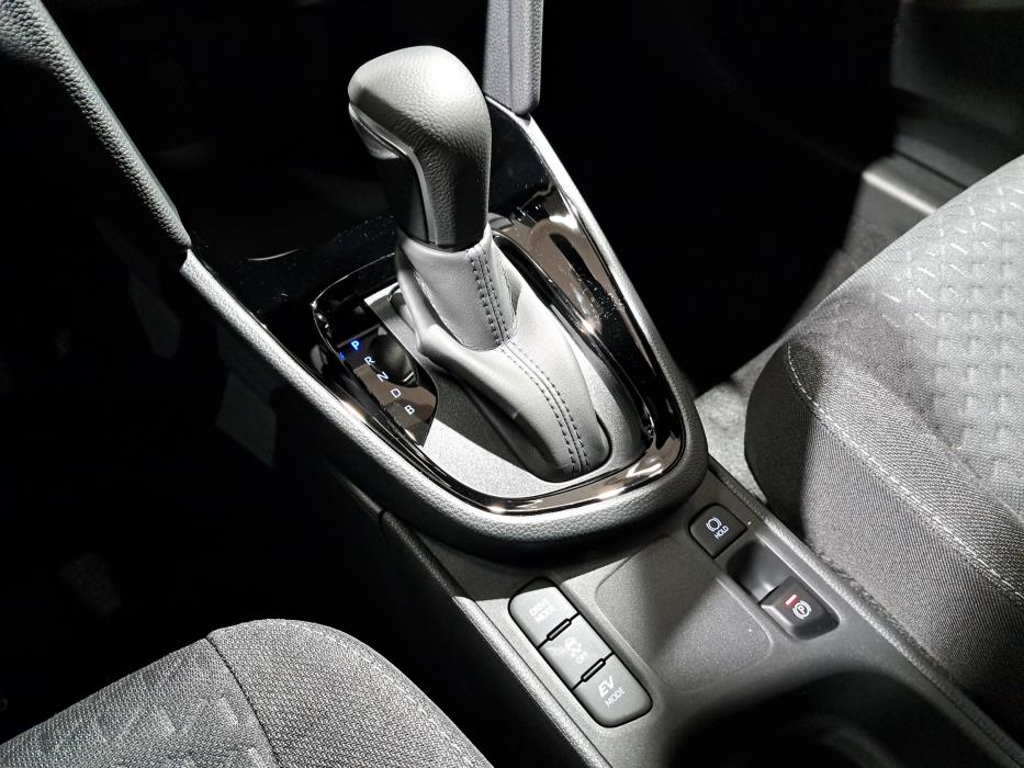 TOYOTA Yaris Cross 2024