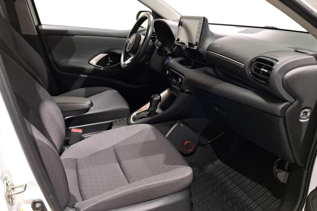 TOYOTA Yaris 2021