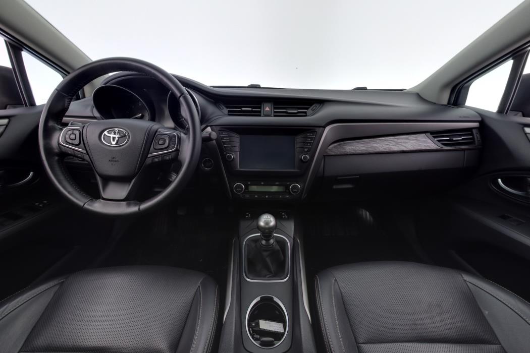 TOYOTA Avensis 2015