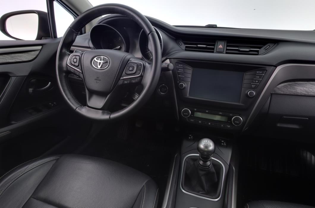 TOYOTA Avensis 2015