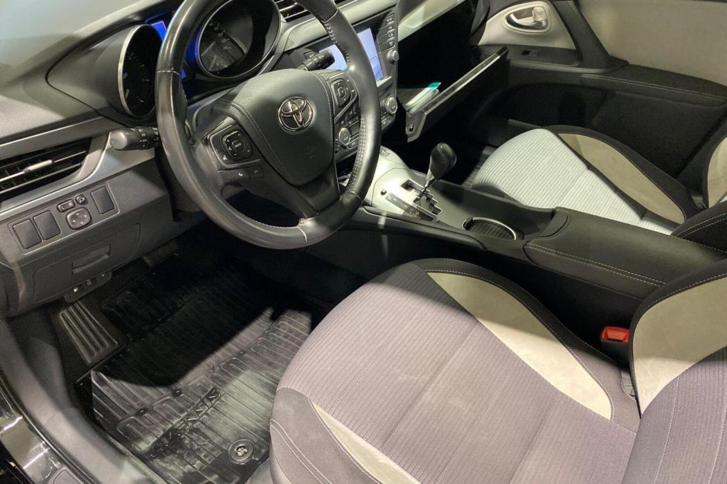TOYOTA Avensis 2017