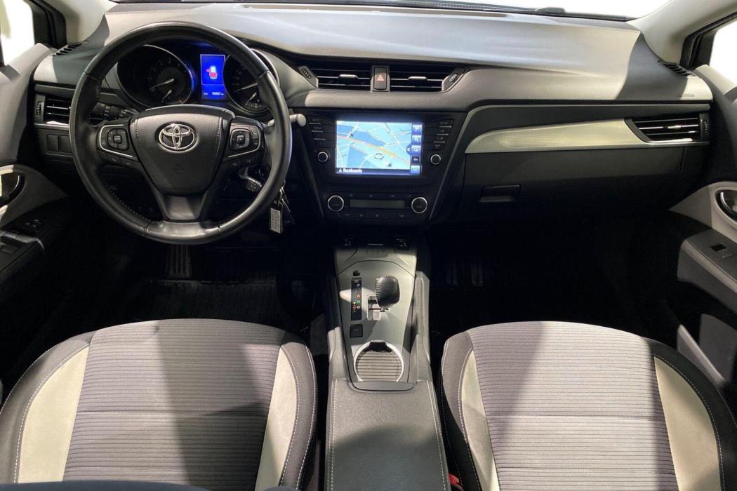 TOYOTA Avensis 2017