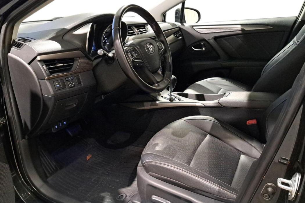 TOYOTA Avensis 2015