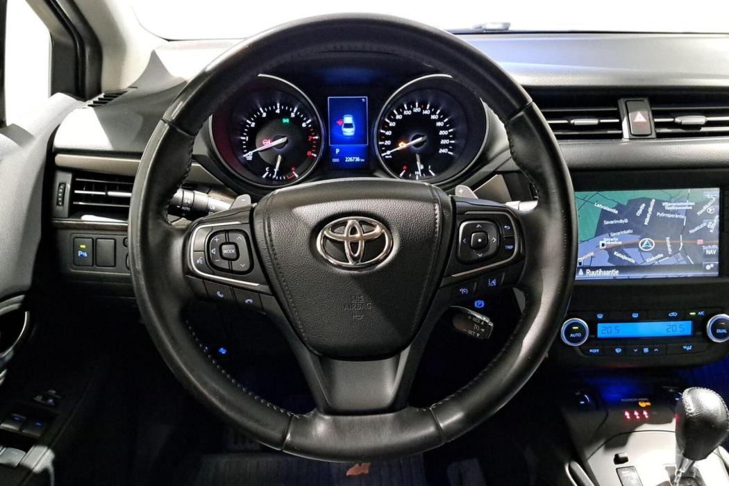 TOYOTA Avensis 2015