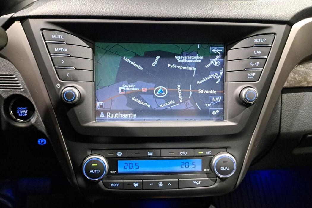 TOYOTA Avensis 2015