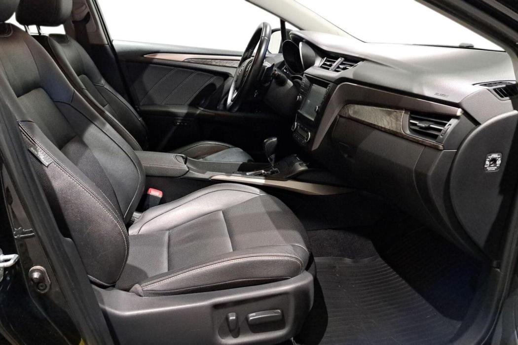 TOYOTA Avensis 2015