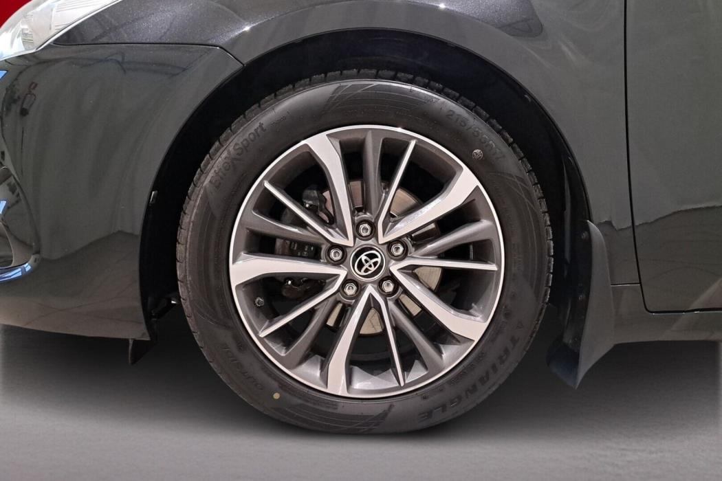 TOYOTA Avensis 2015