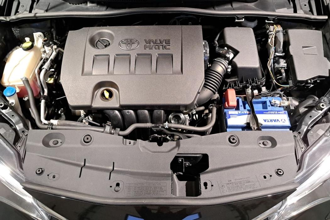 TOYOTA Avensis 2015