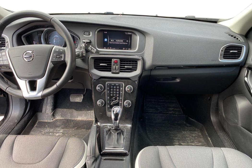 VOLVO V40 2018