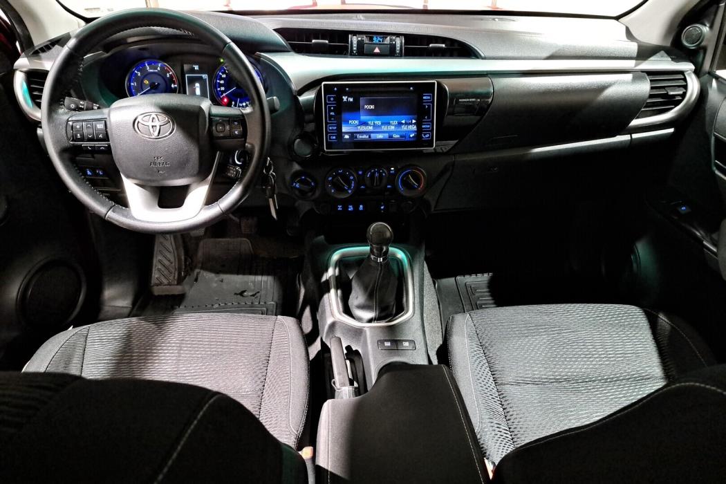 TOYOTA Hilux 2016