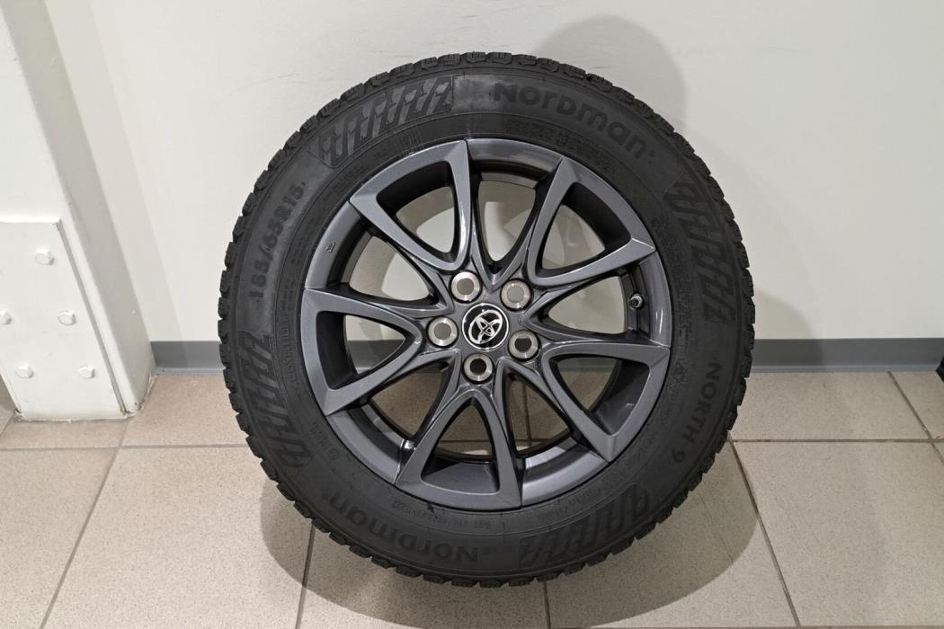 TOYOTA Yaris 2025