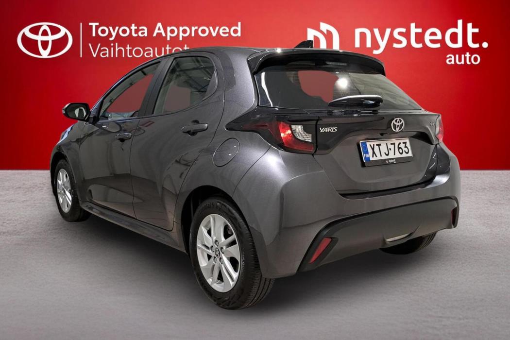 TOYOTA Yaris 2025