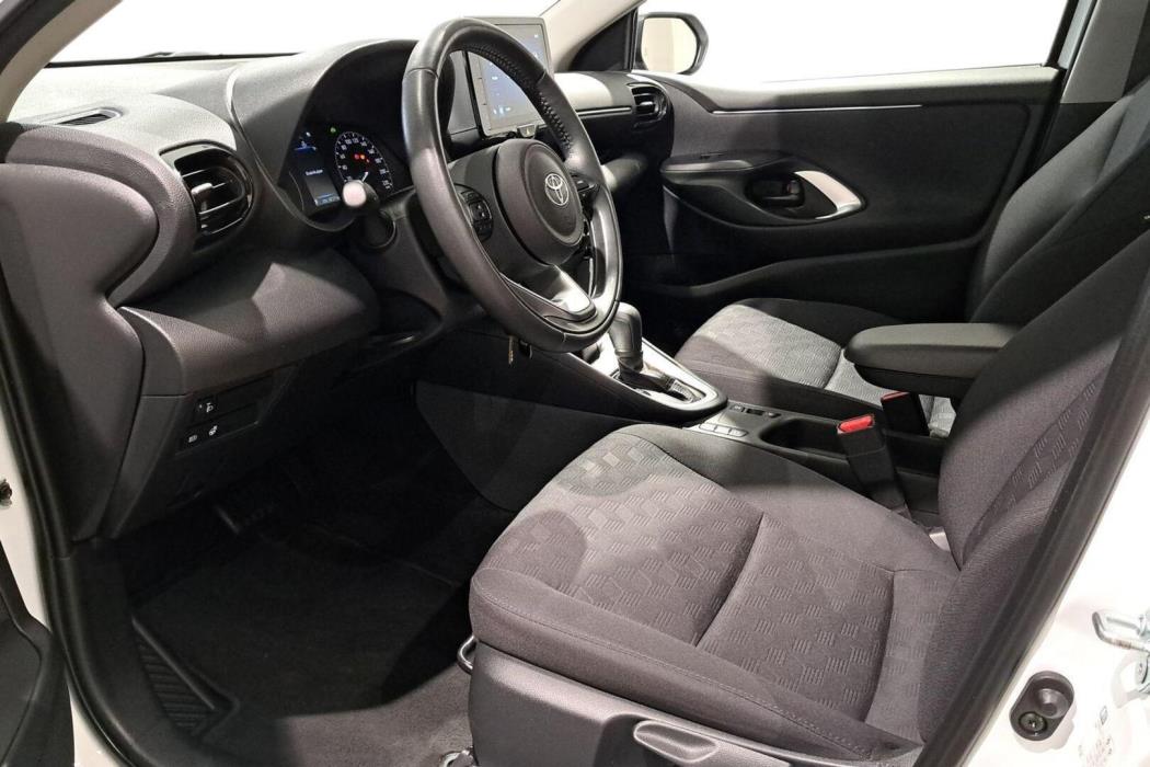 TOYOTA Yaris 2025