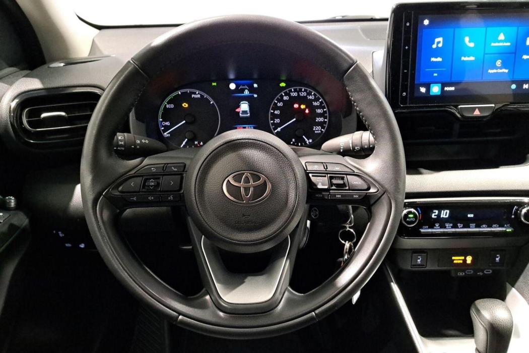 TOYOTA Yaris 2025