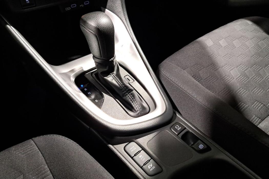 TOYOTA Yaris 2025