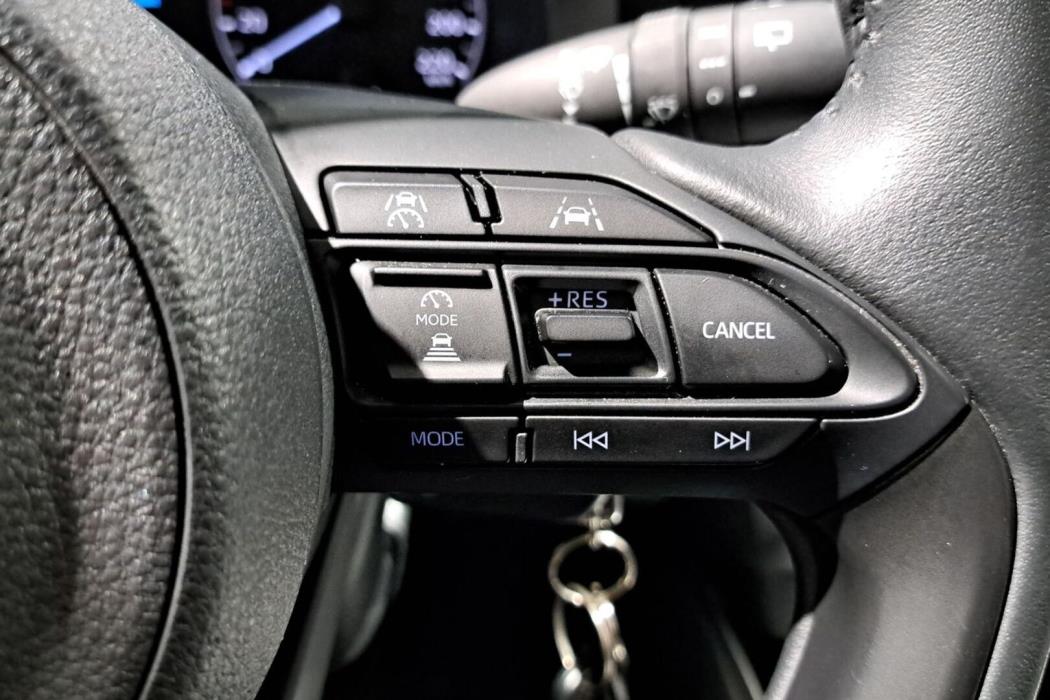 TOYOTA Yaris 2025