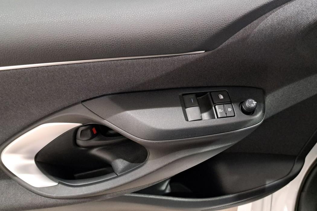 TOYOTA Yaris 2025