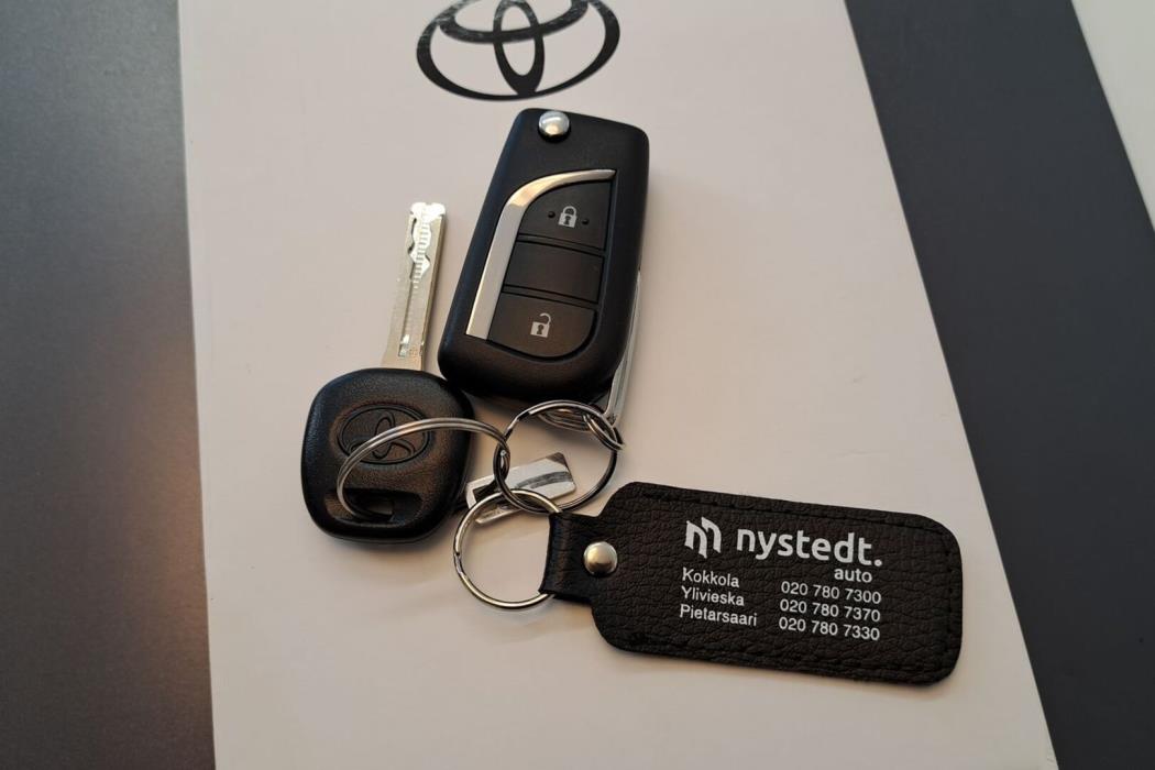 TOYOTA Yaris 2025