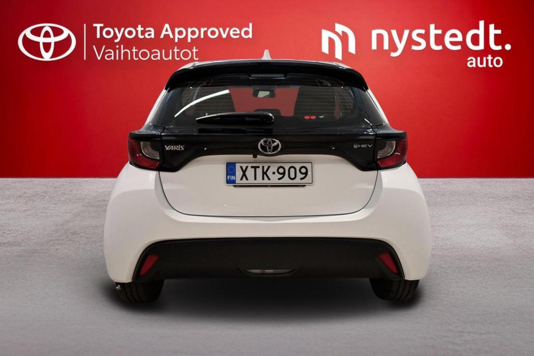 TOYOTA Yaris 2025