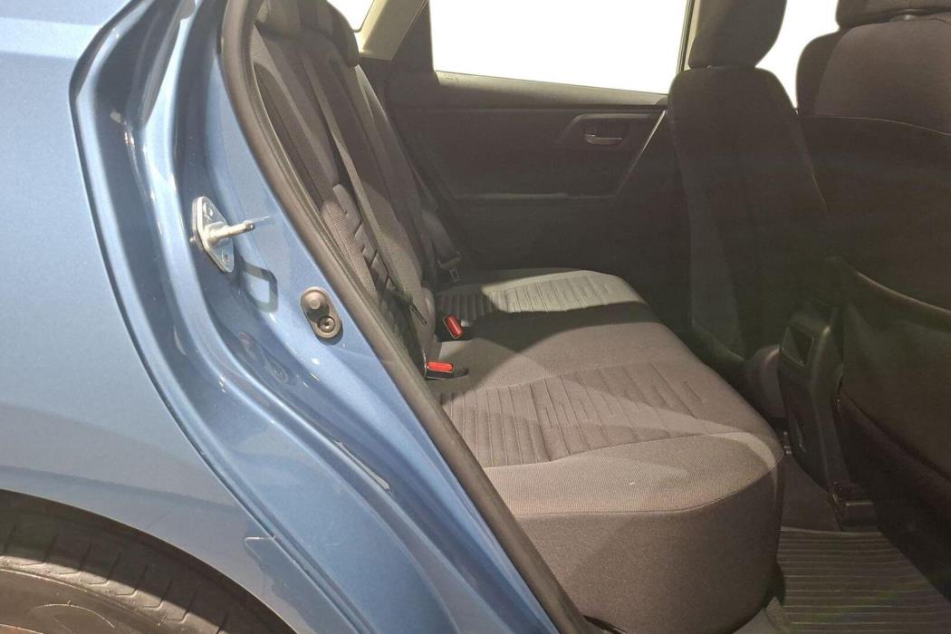 TOYOTA Auris 2015